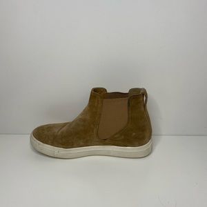 Women’s casual sneakers